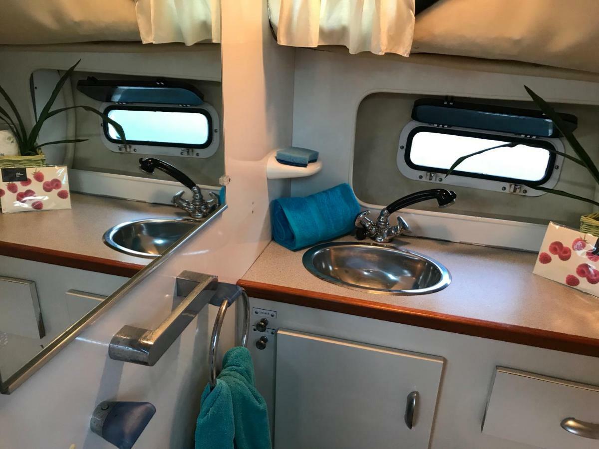 Yacht Experience Barcelona Hotel Sant Adrià de Besòs Kültér fotó